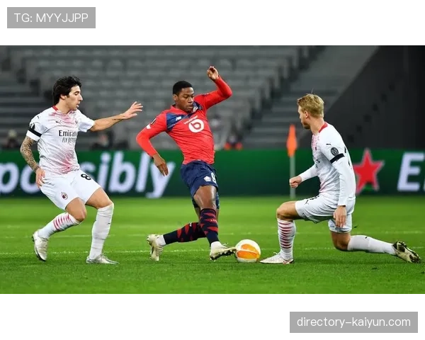 战术潮流观察:法甲中锋角色演化,更多承担串联任务而非单纯终结